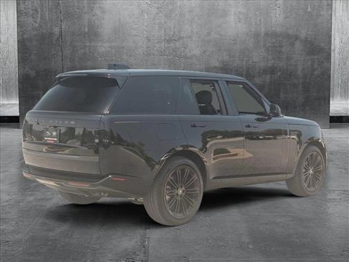2025 Land Rover Range Rover P530 SE