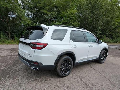 2025 Honda Pilot Touring 8-Passenger
