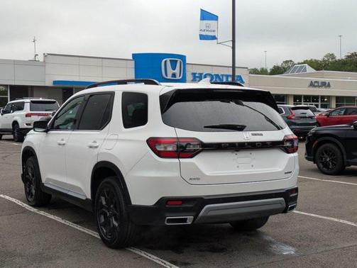2025 Honda Pilot Touring 8-Passenger