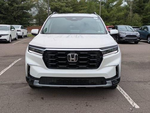 2025 Honda Pilot Touring 8-Passenger