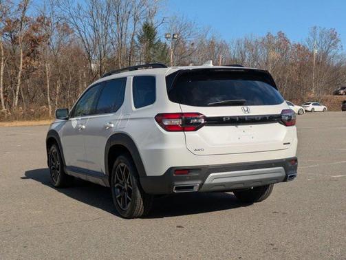 2025 Honda Pilot Touring 8-Passenger