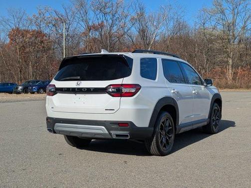 2025 Honda Pilot Touring 8-Passenger