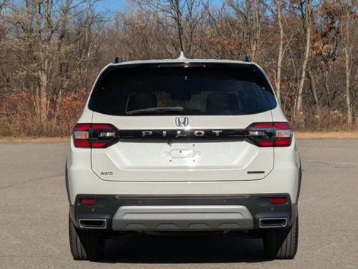 2025 Honda Pilot Touring 8-Passenger