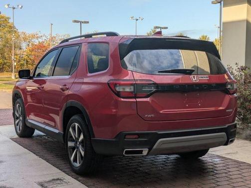 2025 Honda Pilot Touring 8-Passenger