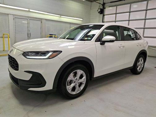 Platinum White Pearl 2025 Honda HR-V LX