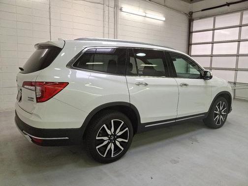 2022 Honda Pilot Touring 8-Passenger