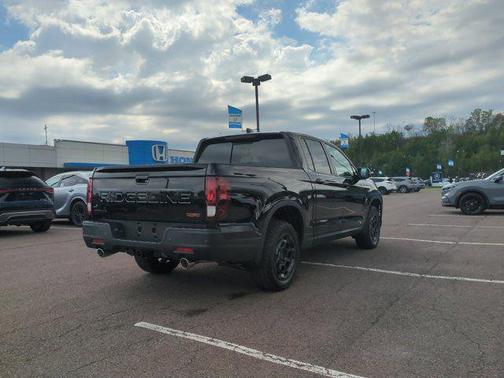 Crystal Black Pearl 2026 Honda Ridgeline TrailSport+