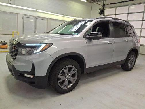 Lunar Silver Metallic 2024 Honda Passport AWD TrailSport