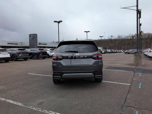 Modern Steel Metallic 2026 Honda Pilot Touring 8-Passenger