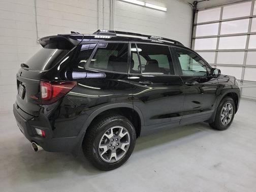 Crystal Black Pearl 2022 Honda Passport AWD TrailSport