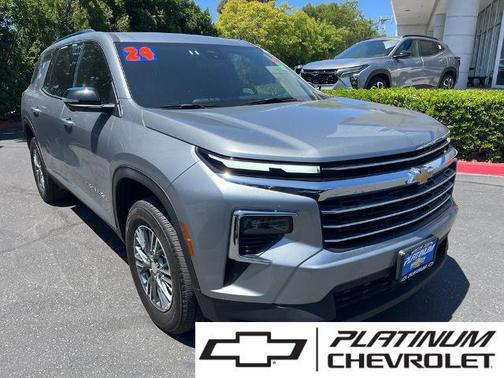 2024 Chevrolet Traverse LT