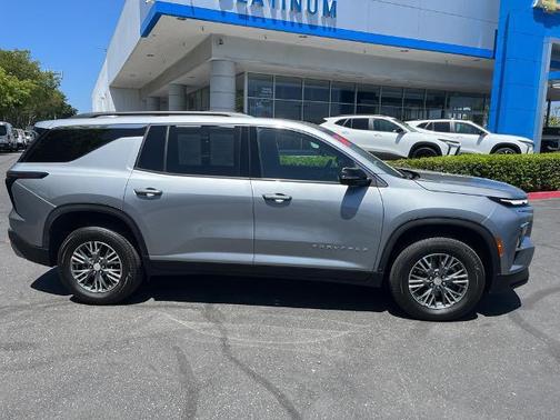 2024 Chevrolet Traverse LT