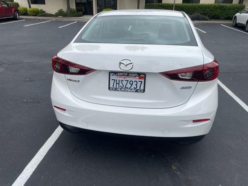 2015 Mazda Mazda3 i Sport