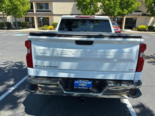 Summit White 2024 Chevrolet Silverado 1500 LT