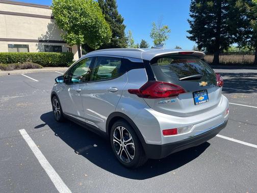 Silver Ice Metallic 2018 Chevrolet Bolt EV Premier