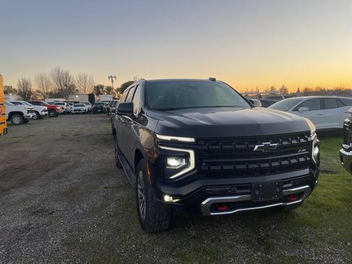 2025 Chevrolet Suburban 4WD Z71