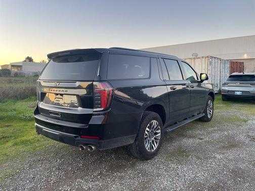 2025 Chevrolet Suburban 4WD Z71