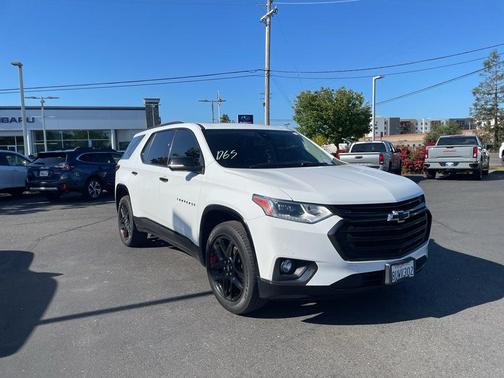 Summit White 2021 Chevrolet Traverse Premier