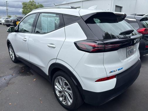 Summit White 2022 Chevrolet Bolt EUV FWD LT