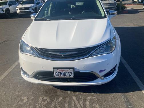 2018 Chrysler Pacifica Hybrid Limited