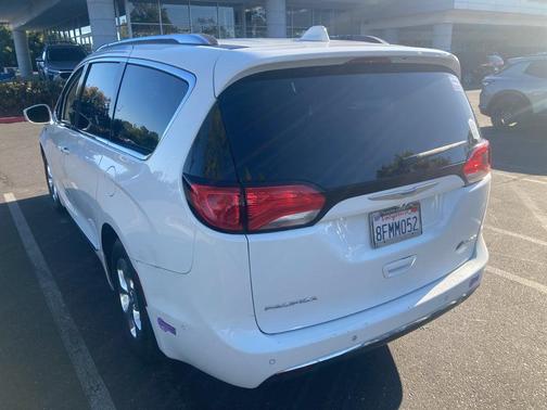 2018 Chrysler Pacifica Hybrid Limited