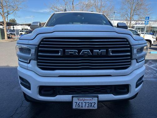 2019 RAM 3500 Laramie Crew Cab 4x4 8' Box