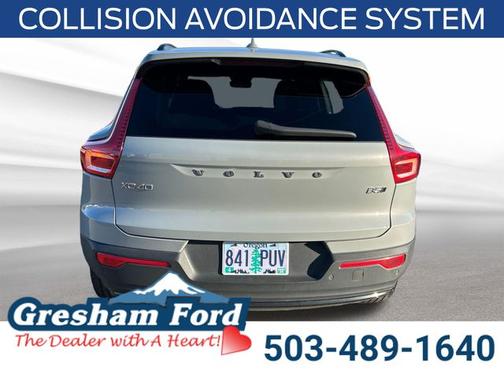 2024 Volvo XC40 B5 CORE DARK THEME