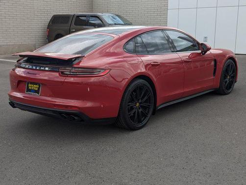 2018 Porsche Panamera 4