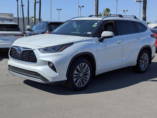 2021 Toyota Highlander Hybrid Platinum