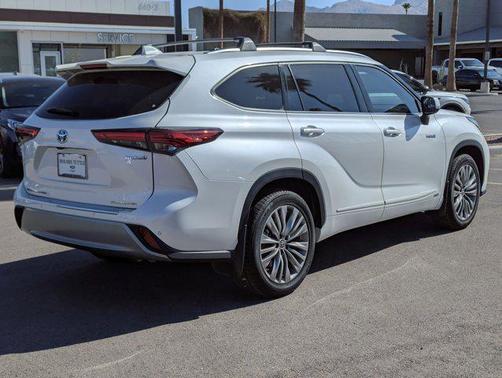 2021 Toyota Highlander Hybrid Platinum