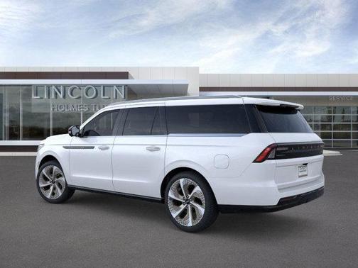 Pristine White Metallic Tri-Coat 2026 Lincoln Navigator Black Label