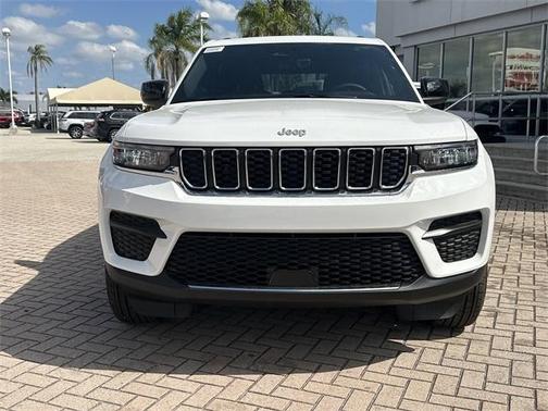 2025 Jeep Grand Cherokee Laredo