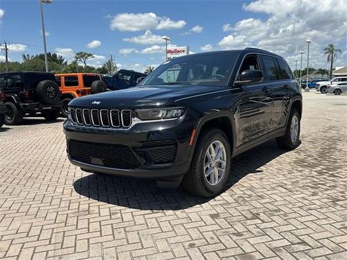 2025 Jeep Grand Cherokee Laredo
