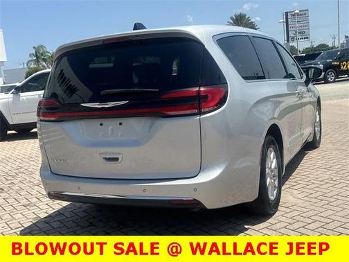 2024 Chrysler Pacifica Touring-L