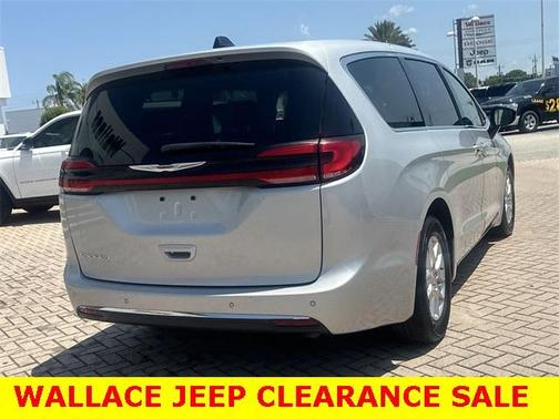 2024 Chrysler Pacifica Touring-L