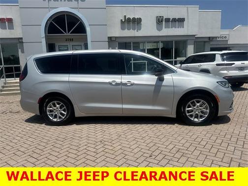 2024 Chrysler Pacifica Touring-L