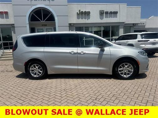 2024 Chrysler Pacifica Touring-L