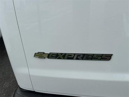 2022 Chevrolet Express 3500 LS