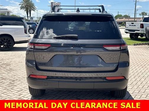 2024 Jeep Grand Cherokee Laredo