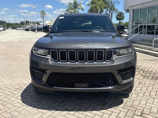 2025 Jeep Grand Cherokee Laredo X