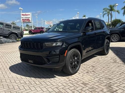 2025 Jeep Grand Cherokee Laredo