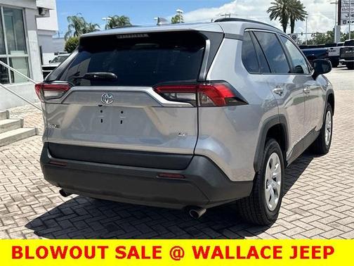 2020 Toyota RAV4 LE