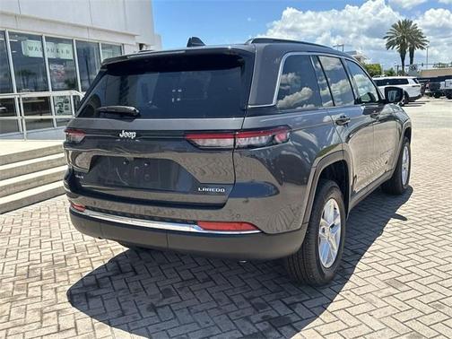 2025 Jeep Grand Cherokee Laredo
