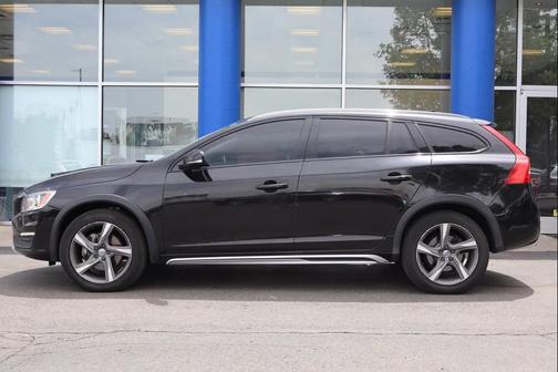 Black 2018 Volvo V60 Cross Country T5