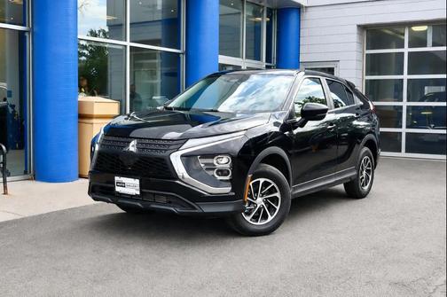 Labrador Black Pearl 2023 Mitsubishi Eclipse Cross ES