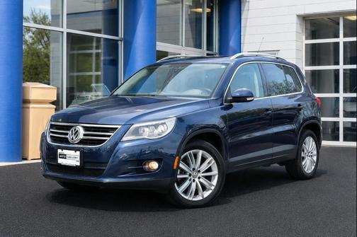 Night Blue Metallic 2011 Volkswagen Tiguan SEL