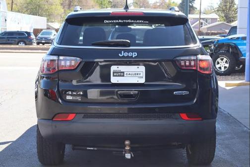 Diamond Black Crystal Pearlcoat 2018 Jeep Compass Latitude