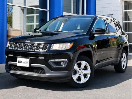 Diamond Black Crystal Pearlcoat 2018 Jeep Compass Latitude