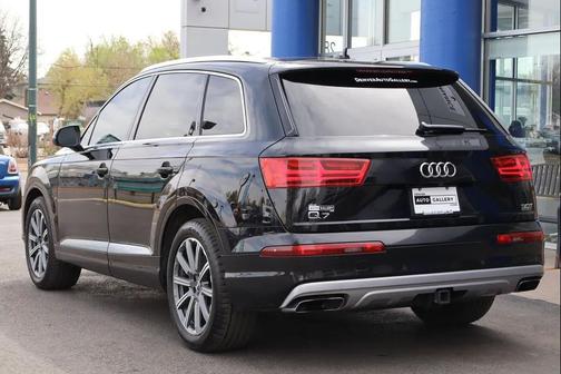 Black 2018 Audi Q7 3.0T Prestige