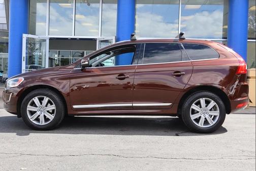 Rich Java Metallic 2017 Volvo XC60 T5 Inscription